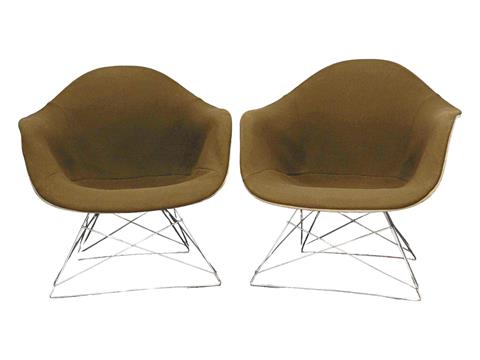 Vitra, Zwei LAR Eames Plastic Armchair