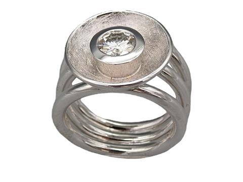 Designer Ring mit Diamant