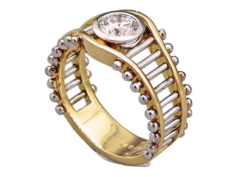 Feiner Ring mit Diamant in bicolor