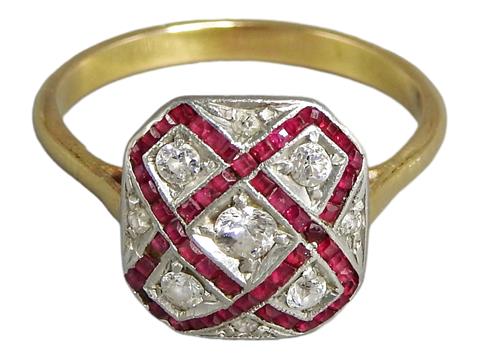 Feiner Art-Déco Ring mit und Diamanten
