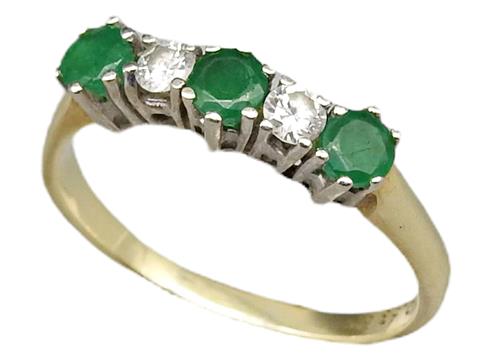 Schmaler Smaragd- und Diamantring