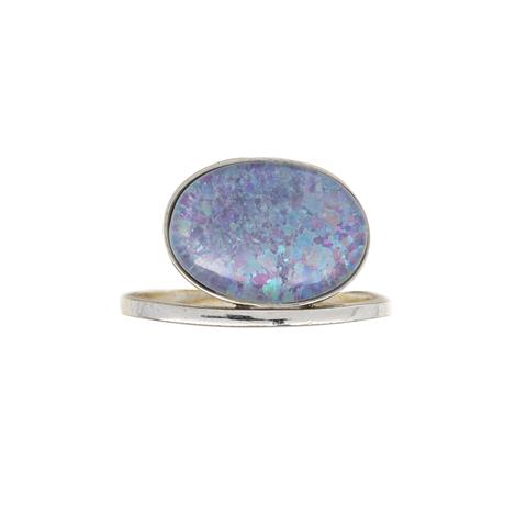 Moderner Ring mit Opal
