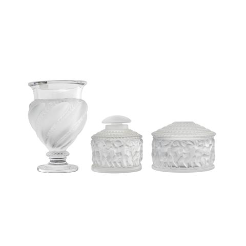 Lalique, Zwei Deckeldosen und eine Vase