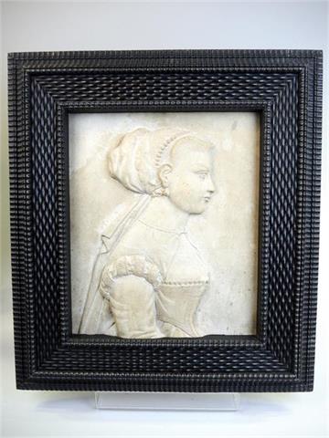 Marmor-Relief einer Renaissancedame
