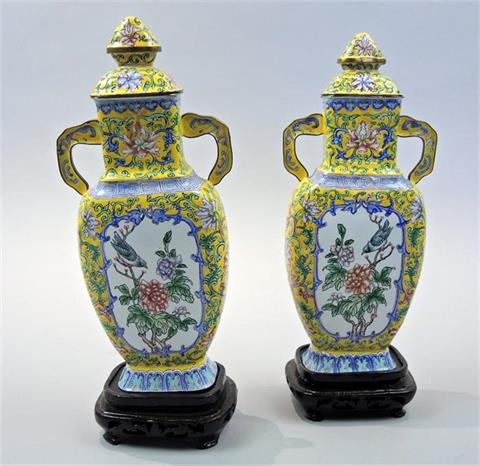 Paar orientalische Vasen