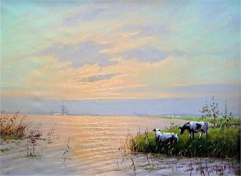 Sonnenuntergang am See mit weidenden Kühen