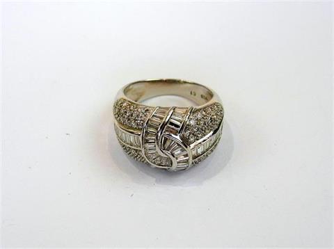 Weißgold-Ring mit Diamanten