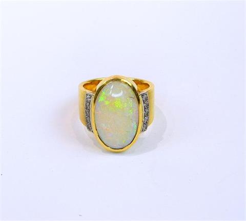 Massiver Opal-Diamant-Ring