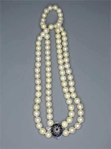 Perlenkette mit Saphir- und Diamantbesatz