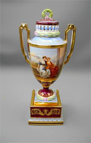 Wiener Porzellan, Feine Potpourri-Vase auf Sockel