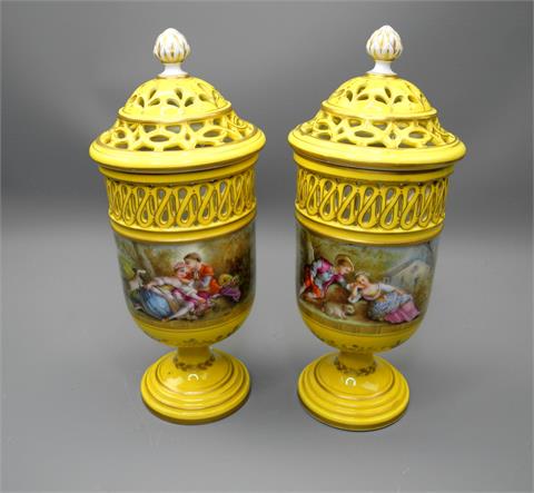 Sèvres, Zwei alte Potpourri-Vasen
