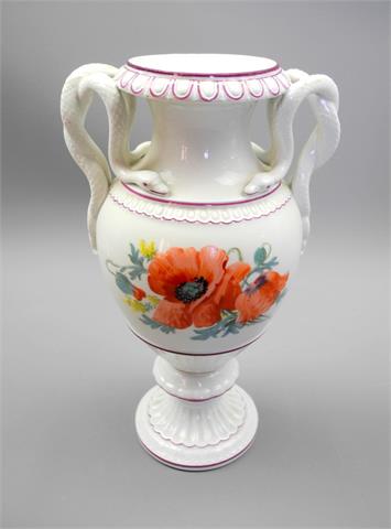 Meissen, Schlangenhenkel-Vase mit Blumenbouquet