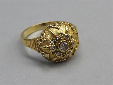 Großer Ring mit Diamantbesatz