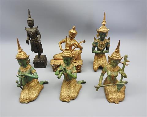 Sammlung von thailändischen Figuren