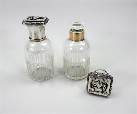 Paar Flaschen mit Silber-Deckeln