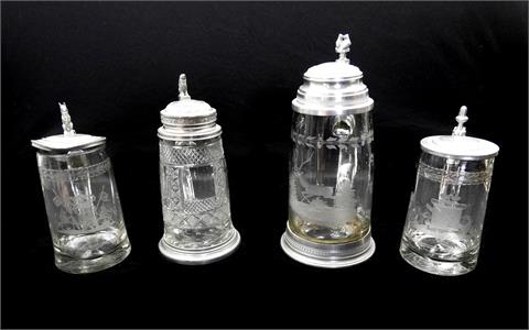 Sammlung von vier Glaskrügen