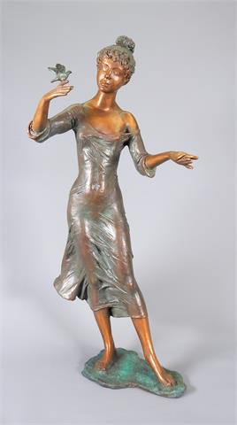 Bronze einer eleganten Dame