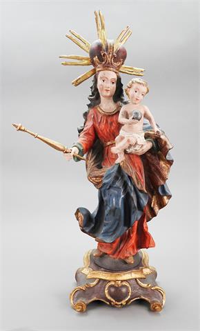Fein gearbeitete Maria mit Kind