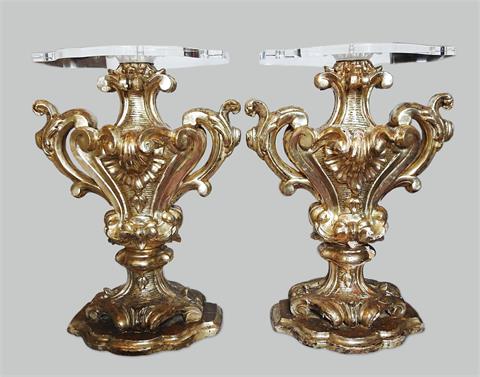 Zwei Beistelltische in barocker Form