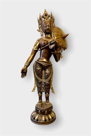 Statue einer stehenden Tara