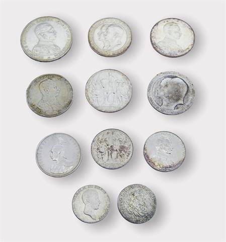 Konvolut von elf Silbermünzen