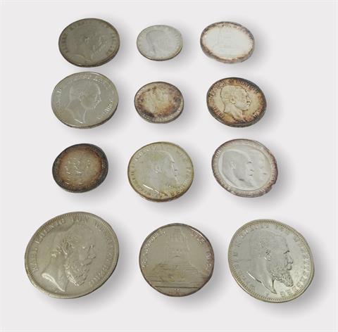 Konvolut von zwölf Silbermünzen