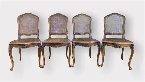 Acht Stühle in barocker Form