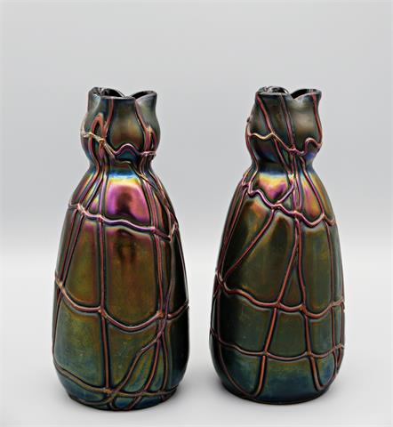 Paar irisierende Vasen