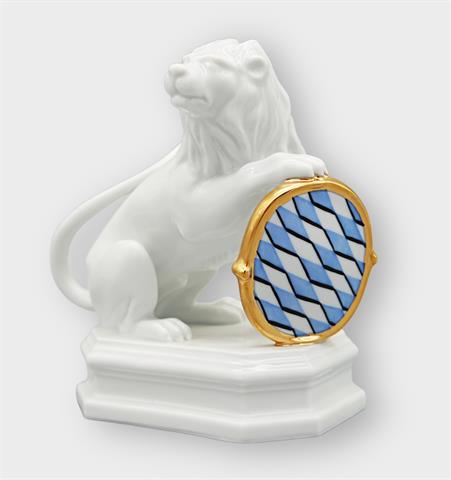 Bayrischer Löwe mit Wappen